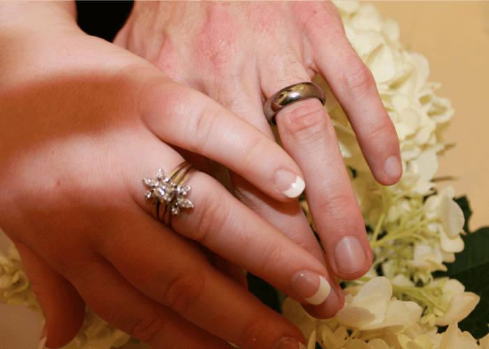 4 Ways to Save Money on Wedding Rings